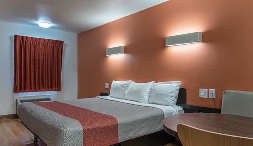 Standard Room, 1 King Bed, Accessible, Non Smoking