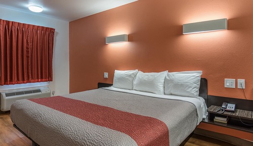 Standard Room, 1 King Bed, Accessible, Non Smoking
