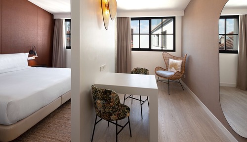 Deluxe Room, 1 King Bed