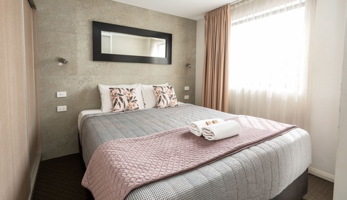 Deluxe One Bedroom Spa Apartment