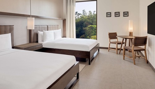 Suite, 3 Bedrooms, Garden View