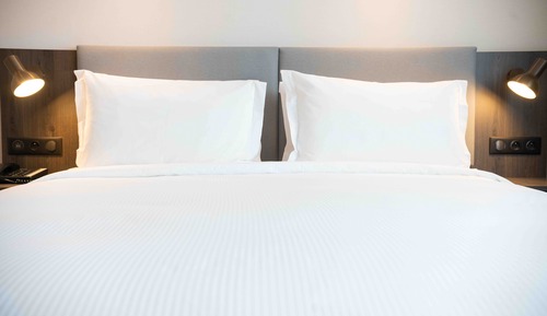 Standard Room, 1 Queen Bed, Accessible Bathtub