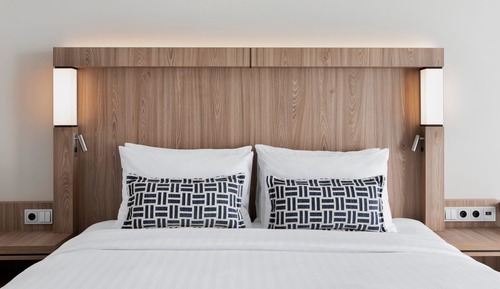 Standard Room, 1 King Bed, Courtyard View