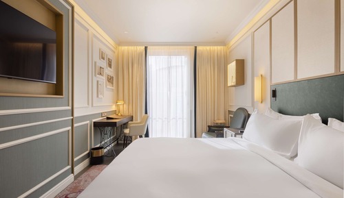 Deluxe Room, 1 King Bed