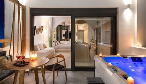 Luxury Studio Suite, 1 Bedroom, Partial Sea View