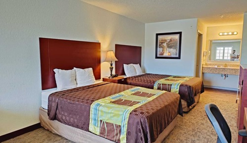 2 Queen Beds with Sofa Bed
