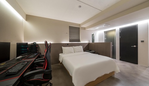 Room (Couple PC Room (high specification co)