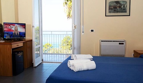 Panoramic Room