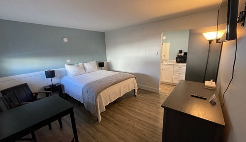 Basic Single Room, 1 Queen Bed