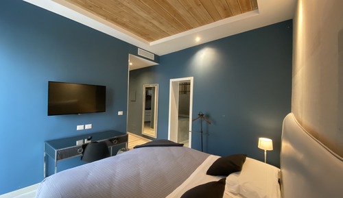 Deluxe Studio