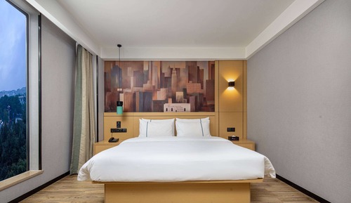 Superior Room, 1 King Bed, Smoking