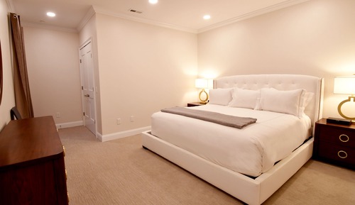 Hilltop Standard Queen Suite