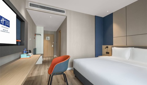 Standard Room, 1 King Bed