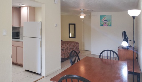 Studio Suite, 1 Queen Bed, Kitchen