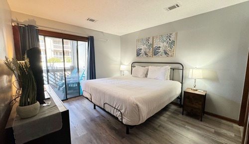 Signature Condo, 2 Bedrooms, Balcony