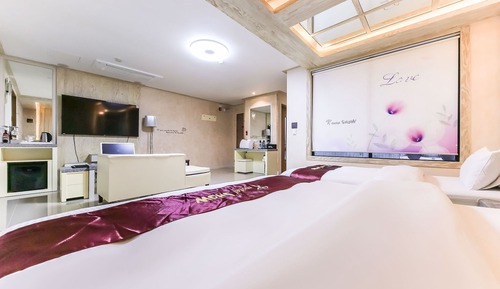 Room (Suite Room (Twin Bed PC Bathtub))