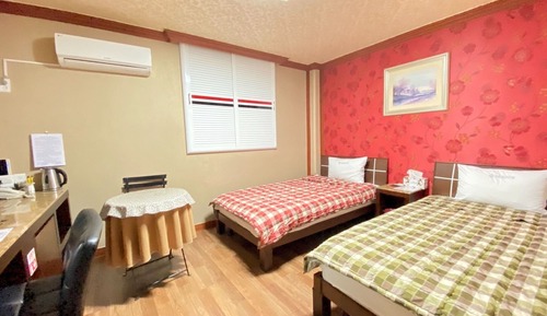 Room (Twin)
