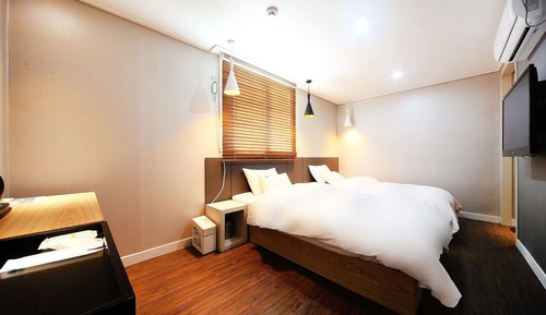 Room (Twin Room (Double Single/New Air Cond)