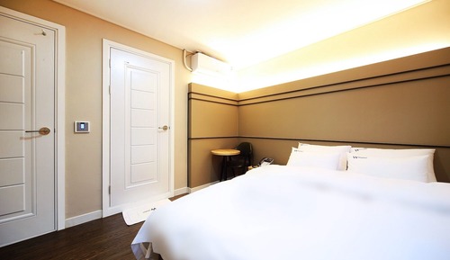 Room (General Room (New Air Conditioning / )
