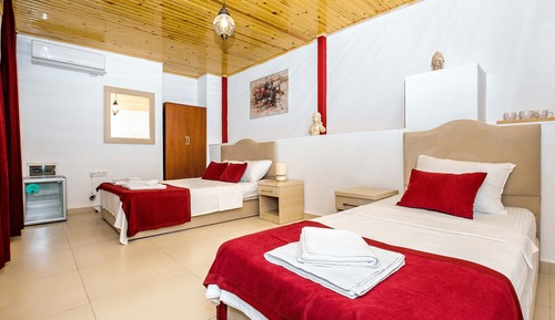 Deluxe Quadruple Room