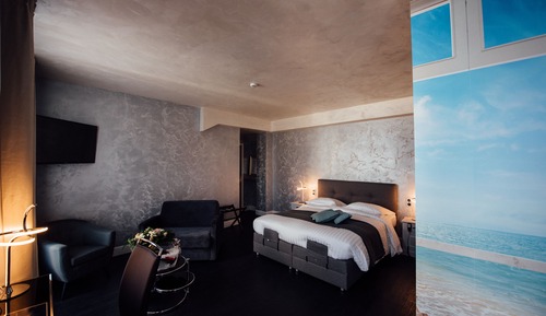 Luxury Suite, Jetted Tub