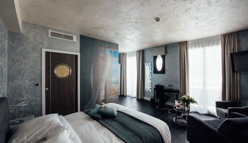 Signature Suite, Jetted Tub