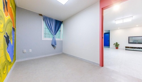 Room (C201)