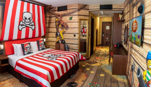 Pirate Fully Themed Room with park access