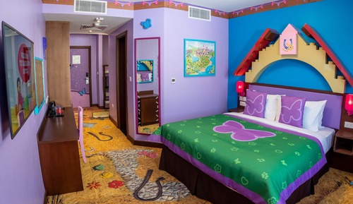LEGO® Friends Themed Room with park access