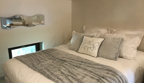 Superior Room, 1 Queen Bed (Aigle Blanc)