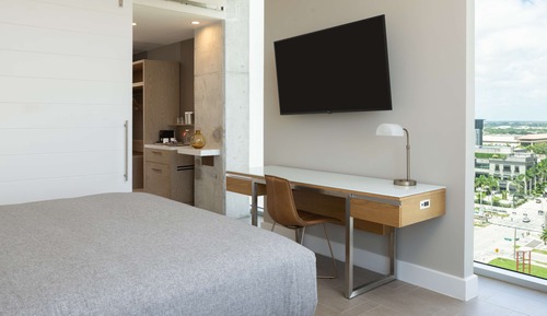 Room, 1 King Bed, Corner