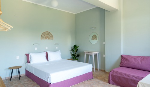 Romantic Studio, Garden View