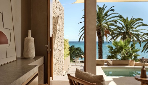 Deluxe Beachfront View Suite with Heated Mini Pool