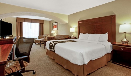 Deluxe Suite, 1 King Bed, Non Smoking (Deluxe Executive Suite)