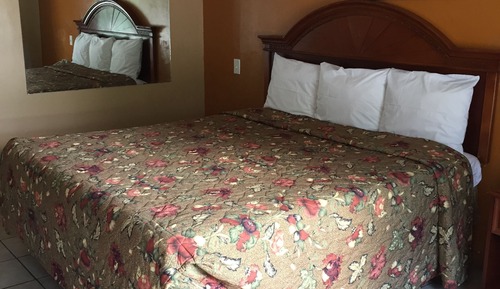 Standard Room, 1 King Bed, Smoking