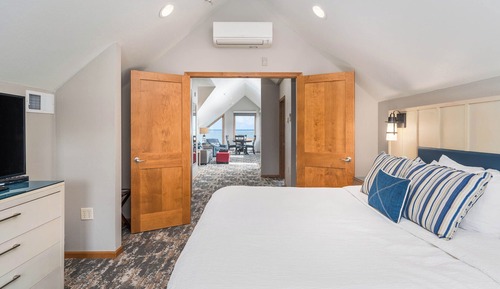 Suite, 1 Bedroom, Lake View (Penthouse - 2 floors with staircase)
