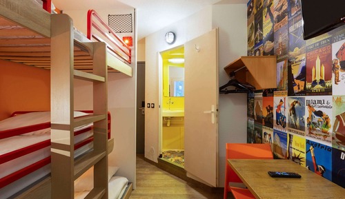 Room, 3 Twin Beds, Private Bathroom (Cabrio)