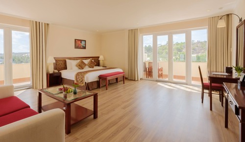 Deluxe Suite, Hill View