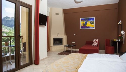 Deluxe Suite (Garden and Meteora View)
