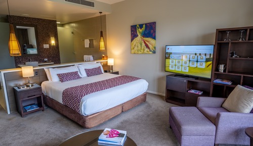 Spa Suite Courtyard with Free Parking and WIFI