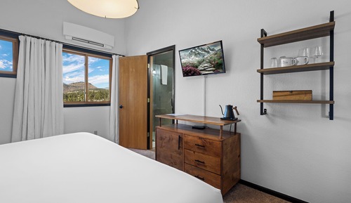 Ponderosa Pine Room (Adults Only)