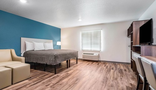 Standard Room, 1 King Bed, Non Smoking (Sofa)