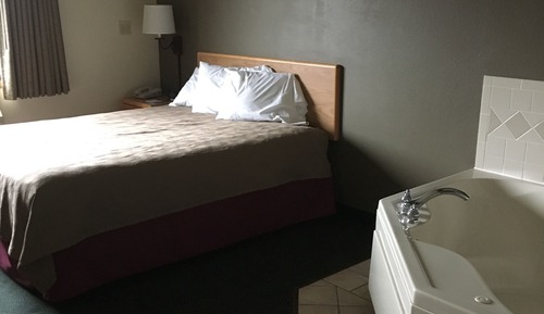 Room, 1 Queen Bed, Jetted Tub