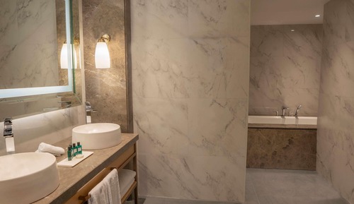 Prestige Suite, One Bedroom, City View, King Bed (Club Millesime Access)