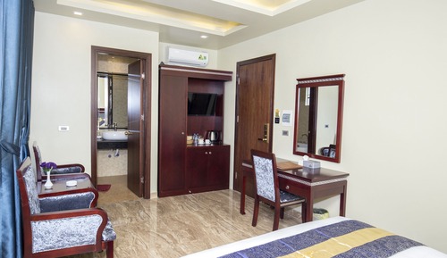 Superior Double Room, Bathtub