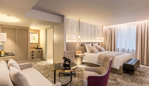 Family Room, 1 King Bed, Non Smoking (Twin bed on request;with Sofabed)