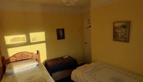 Standard Twin Room with Mountain View