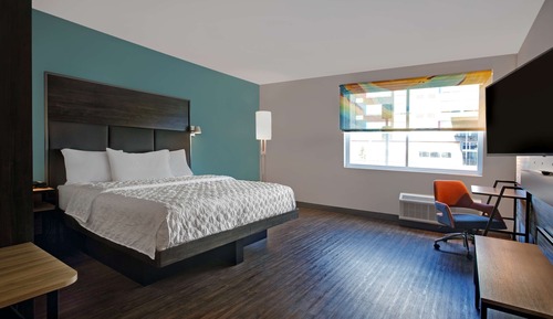 Room, 1 King Bed, Accessible (Roll-In Shower)