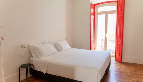 Premium Apartment, 2 Bedrooms, Courtyard View (1E)