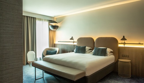 Premium Suite, 1 King Bed (Living Area)